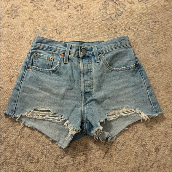 Levi’s 2in inseam denim ripped shorts (worn once) - Picture 1 of 4